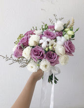 Load image into Gallery viewer, Fresh Flowers Bridal Bouquet [Medium]